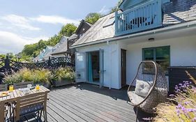 2 Bedrooms Overlooking Little Petherick Creek